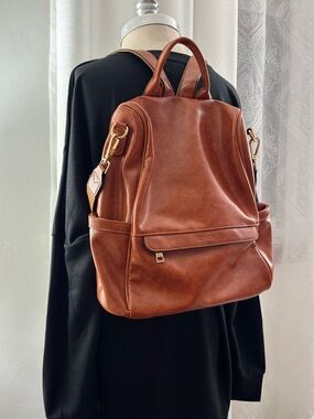 CLUCI Vegan Leather Convertible Backpack in Cognac Brown, VGUC